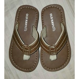 Old Navy toddler preschool boy flip flops brown