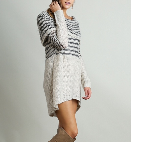 ❌SOLD BUNDLED❌  Off the Shoulder Sweater - Picture 2 of 4