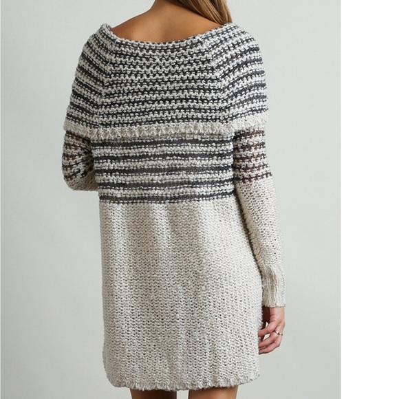 ❌SOLD BUNDLED❌  Off the Shoulder Sweater - Picture 3 of 4