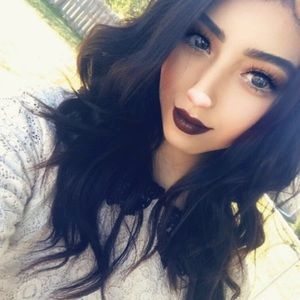 Meet your Posher, Alicia