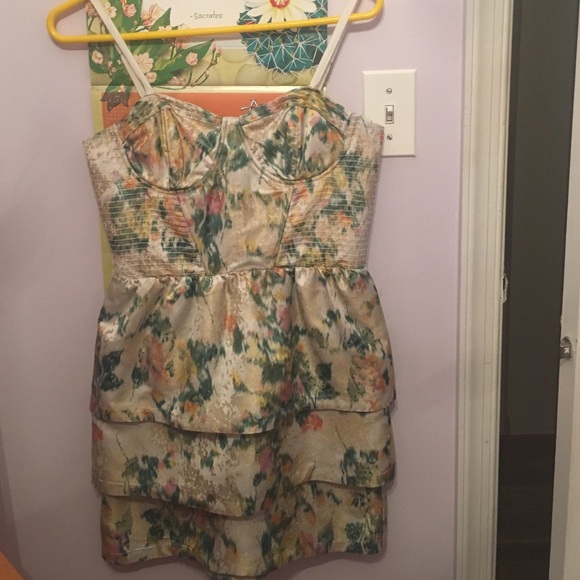 Alice + Olivia beautiful dress