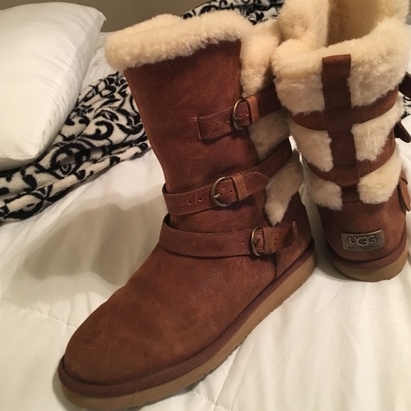 UGG BOOTS - Picture 2 of 2