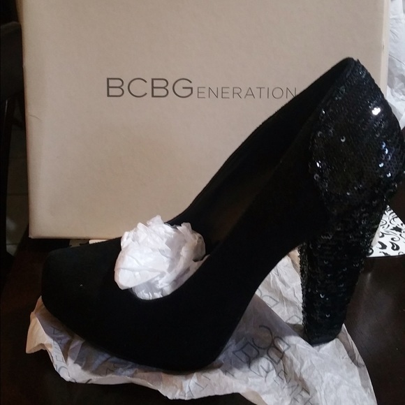 BCBG Dakotah suede & sequin pumps sz 8