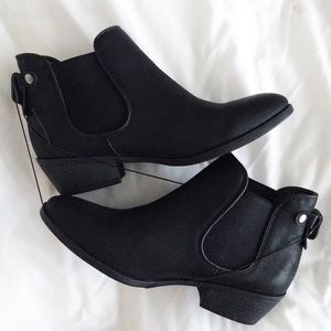 ️Black Chelsea booties