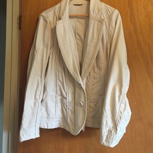 Pretty cream blazer size 18/20