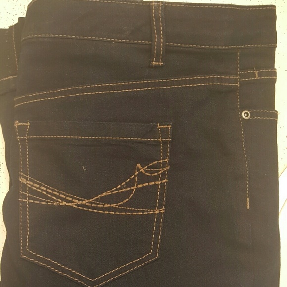 Never worn Jean Capris - Picture 1 of 2