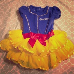 Snow White outfit - so cute!!