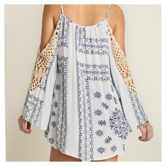 Cold Shoulder Tunic - Picture 3 of 4