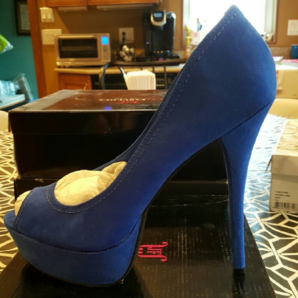 Blue suede peep toe platform heels never warn - Picture 3 of 3