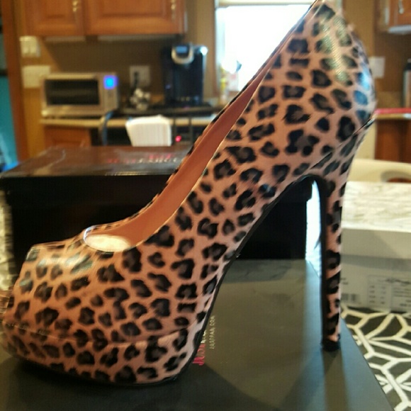 Pink and grey leopard platform heels - Picture 3 of 3