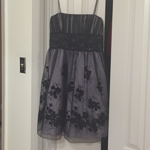 Beautiful lavender dress with black floral  print - Picture 1 of 2