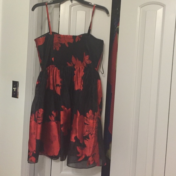 Black and red floral party dress - Picture 2 of 4
