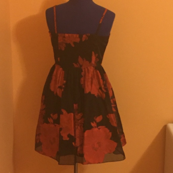 Black and red floral party dress - Picture 4 of 4