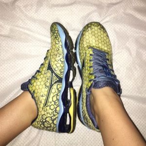MIZUNO running shoes