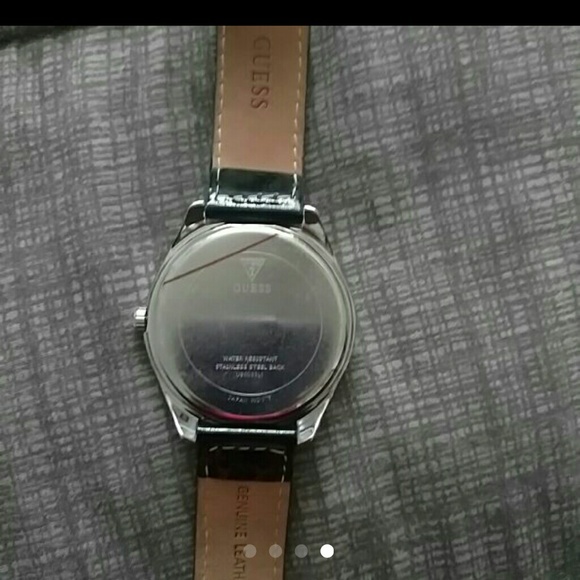 Guess women's watch - Picture 2 of 3