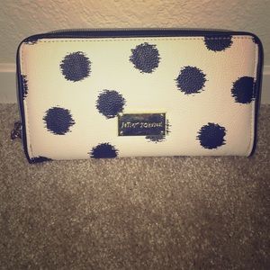 Black and white (cream) Betsy Johnson wallet