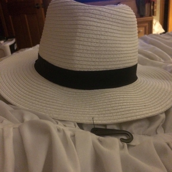 Angelina Black and White Fedora - Picture 3 of 4