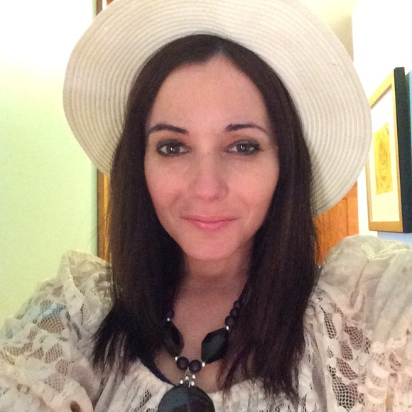 Angelina Black and White Fedora - Picture 4 of 4