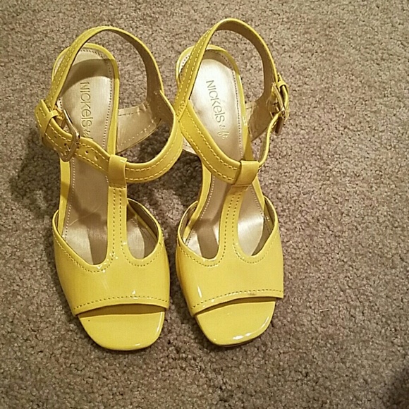 Yellow Wedge Sandals size 7 NICKELS soft