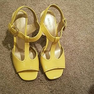 Yellow Wedge Sandals size 7 NICKELS soft