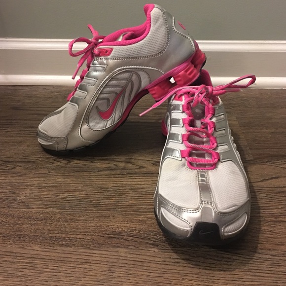 Ladies NIKE Shox Womens size 8 grey/pink
