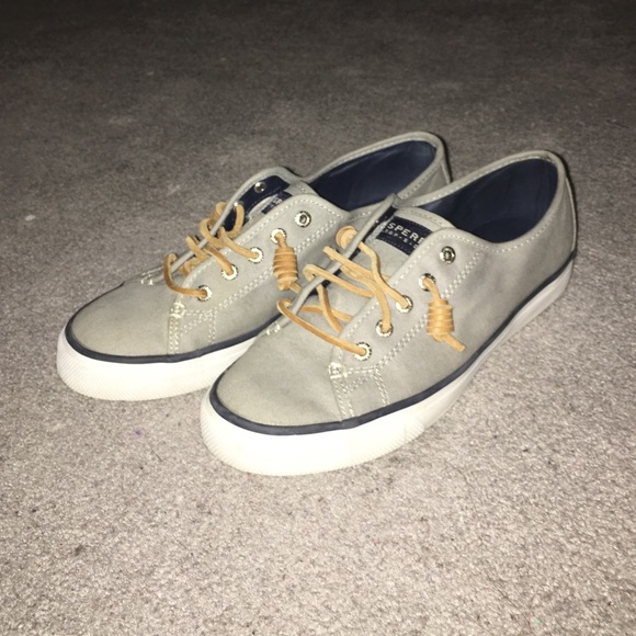 size 7.5 Sperry sneakers, excellent condition!!