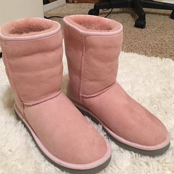 NWT UGG pink classic short.
