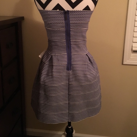 Dress - Picture 3 of 4