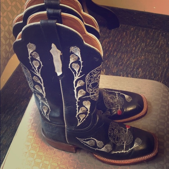 Luochese cowgirl boots!! 😍