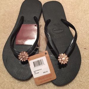 Size 4/5 NWT havaianas flip flops