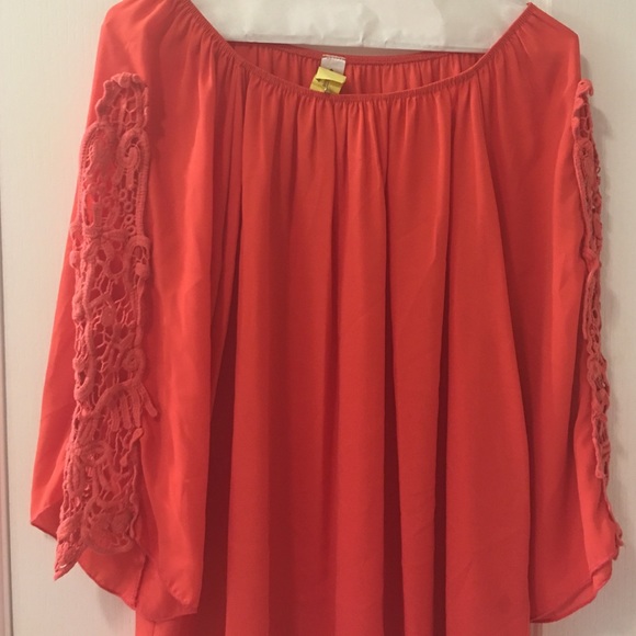 Coral Top with crochet 3/4 sleeve