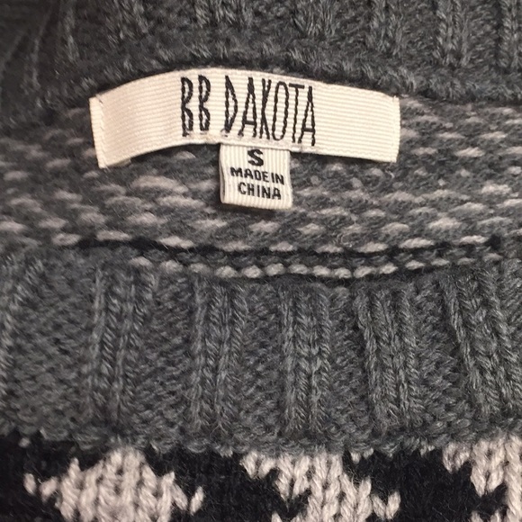 REDUCEDNWT BB Dakota Grey/Burgandy cropped sweater - Picture 5 of 7