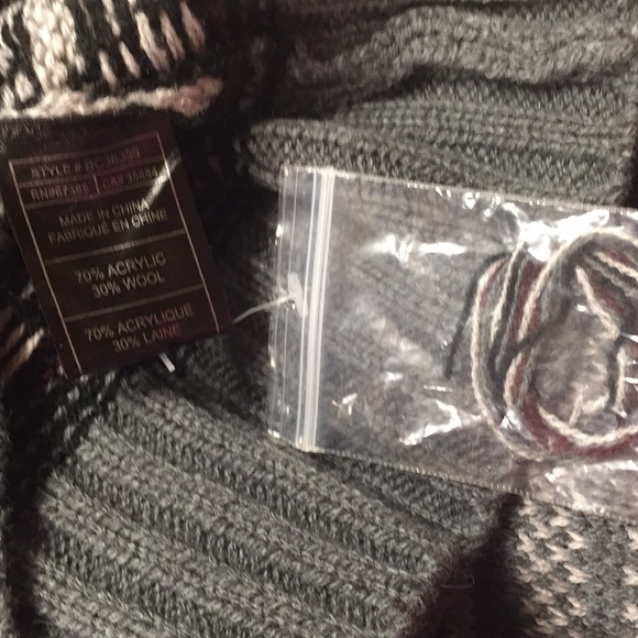 REDUCEDNWT BB Dakota Grey/Burgandy cropped sweater - Picture 6 of 7