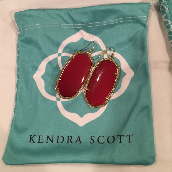 Kendra Scott Jewelry - Kendra Scott maroon Danielle earrings
