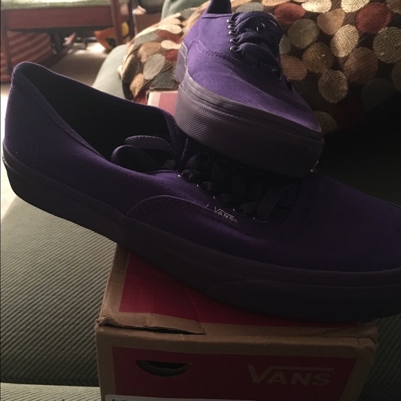 Literally like new purple vans - Picture 4 of 4