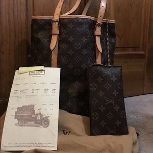 Louis Viutton Large Bucket Bag With Porte