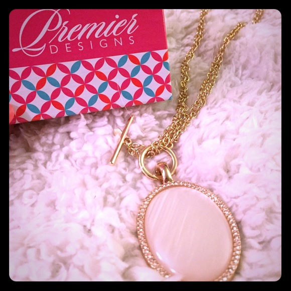 Avery Necklace