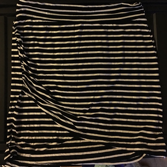 ❤️CLOSET CLEAR OUT ❤️ Wetseal skirt.