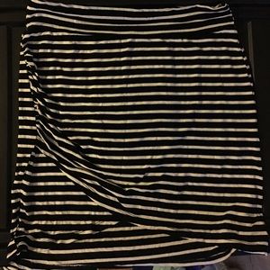 ❤️CLOSET CLEAR OUT ❤️ Wetseal skirt.