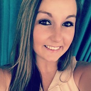 Meet your Posher, Courtney