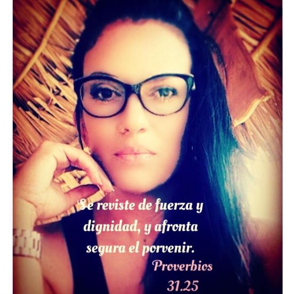 Meet your Posher, Hannah - Picture 1 of 1