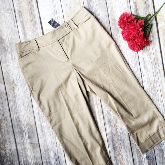 NFS 🚫  LOFT Julie Petite Tan Capris ✨