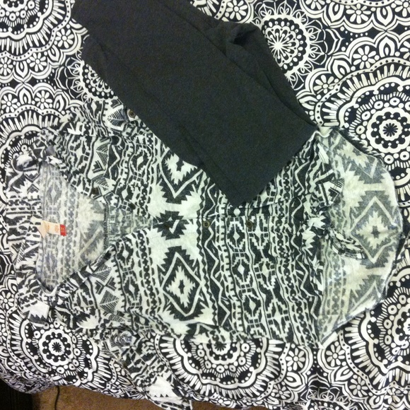 Half sleeve shirt with leggings that go with it.