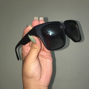 Quay Australia ON THE PROWL sunglasses