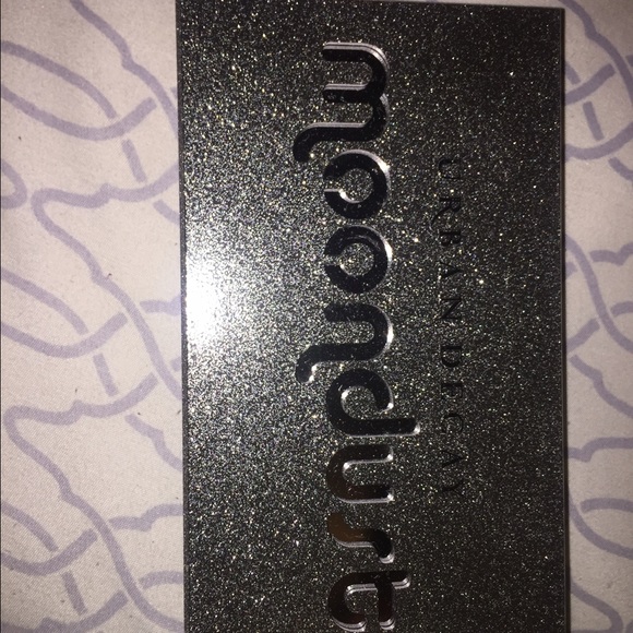 Urban Decay- Moondust Eyeshadow palette