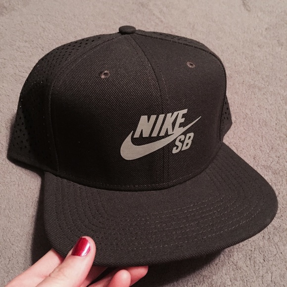 Nike SB Dark Grey Performance Snap Back