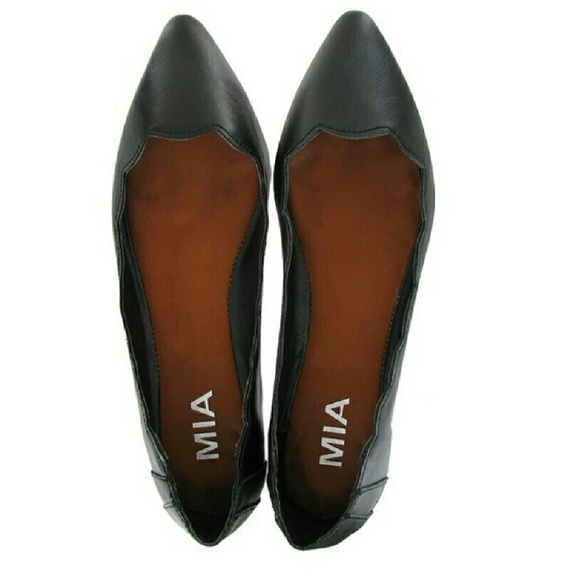 Mia Amari Flats