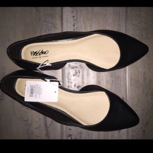 Black pointed toe flats