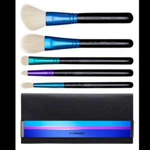 Cosmetics Enchanted Eve Brush Kit - Essentials