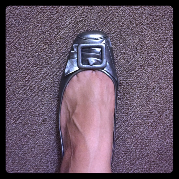 Silver flats with buckle